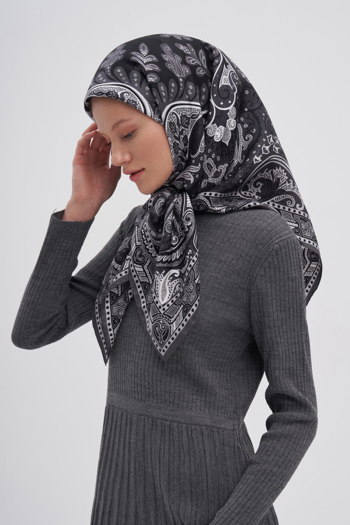 Emera Siyah Mulbary İpek Eşarp