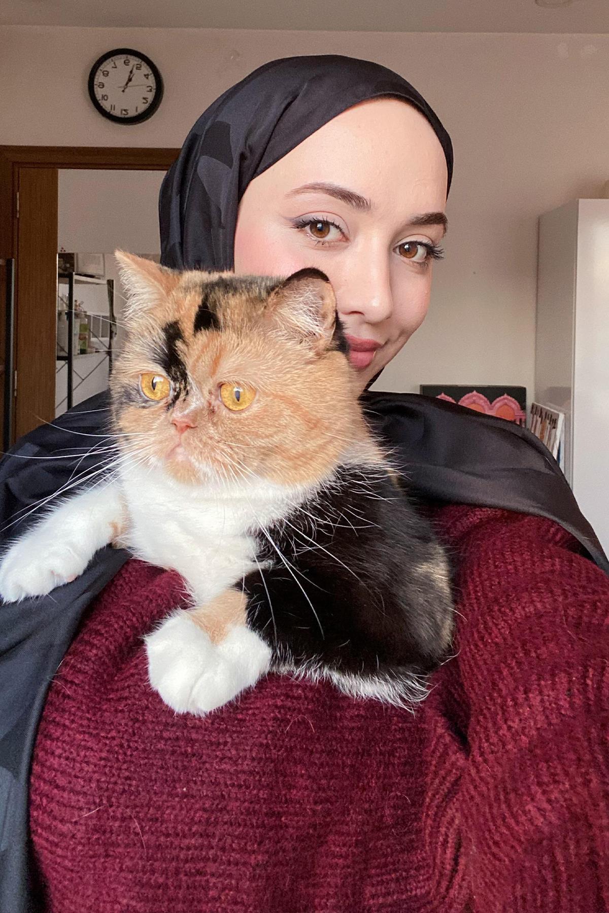 Ennur Türk'ün Tercihi C Desen Monogram Pamuk İpek Şal Siyah