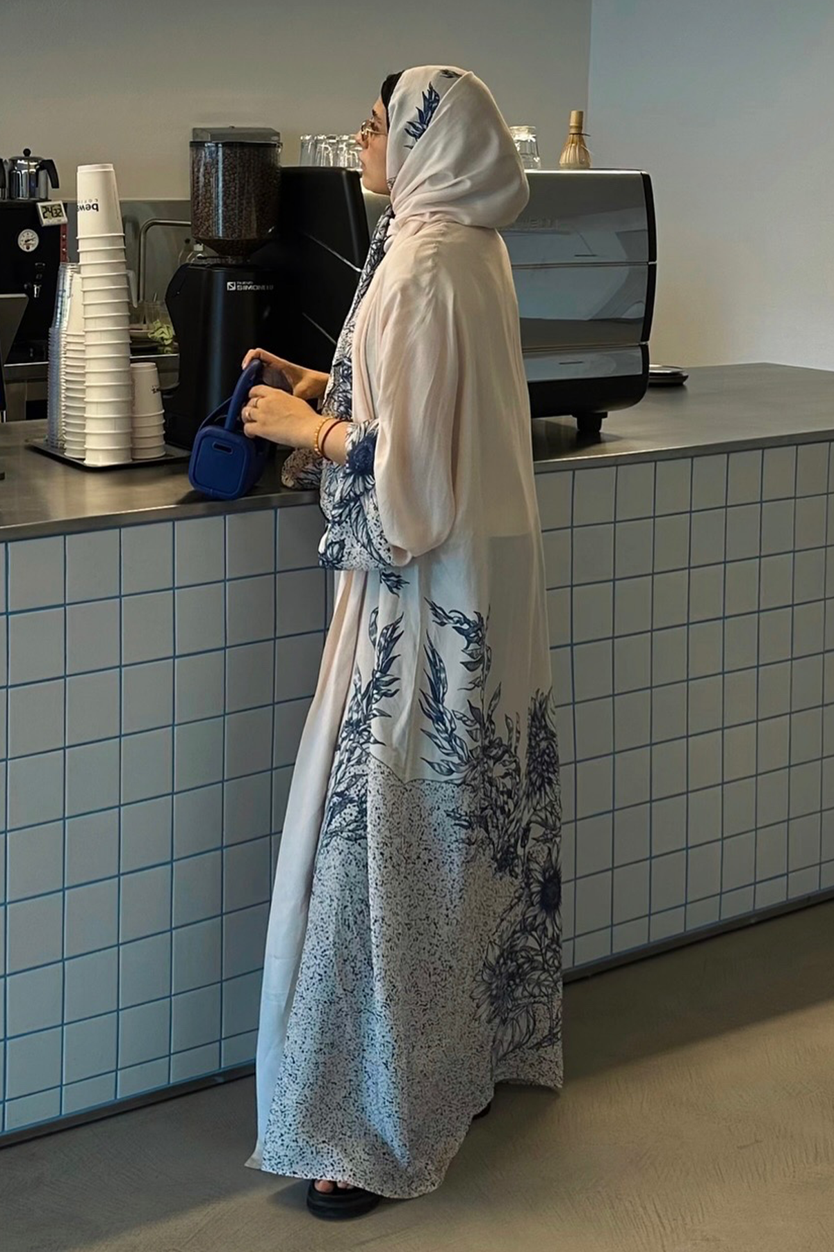 Aye'nin Tercihi Navy Floş Abaya Krem