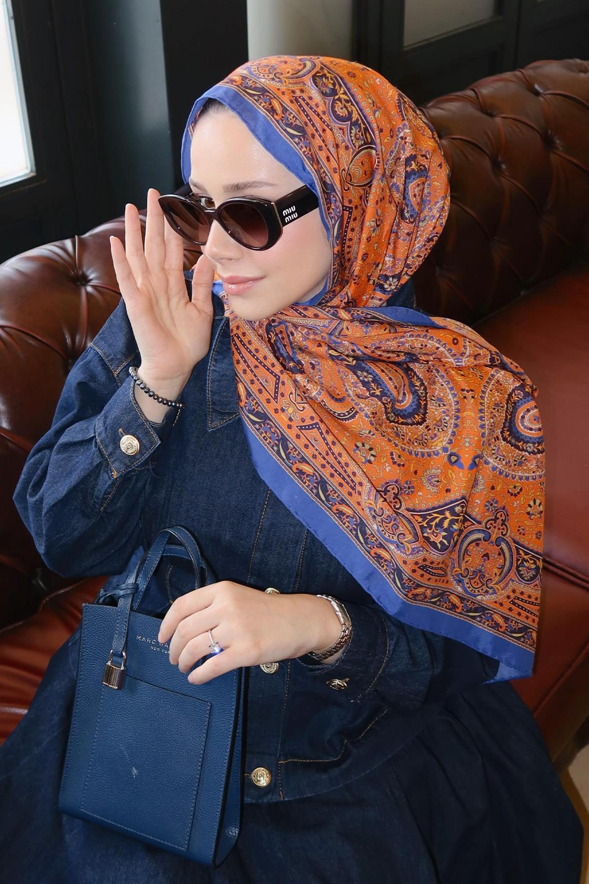 Feyza Hakyemez'in Tercihi Sunset Blaze Turuncu Comfy İpek Şal