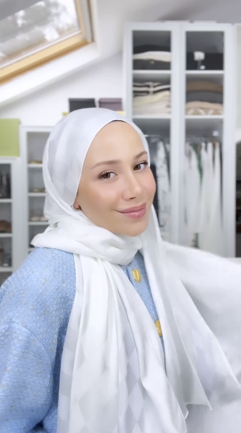 Feyza'nın Terchi Dama Jakar İtalyan İpekli Şal Ekru