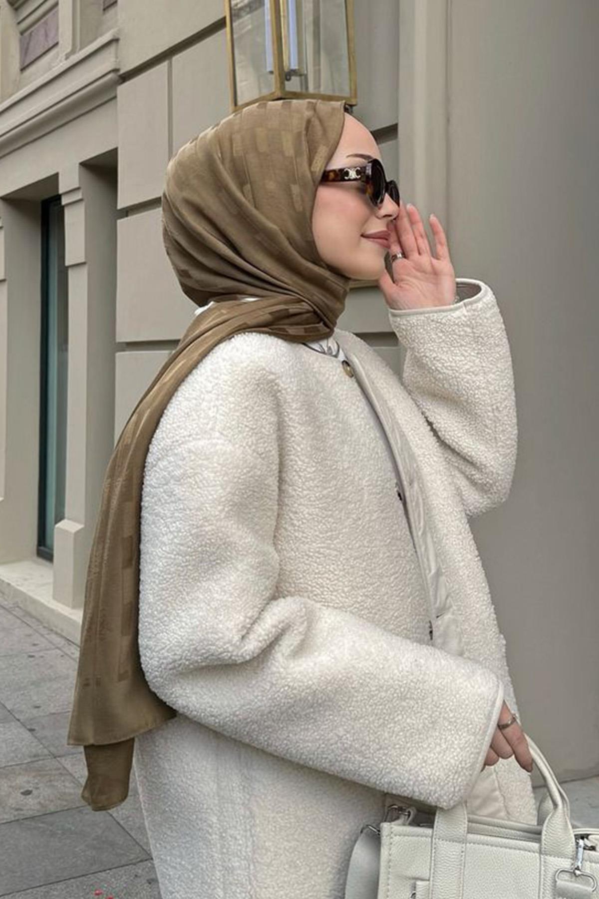 Gizem Demiroğlu'nun Tercihi Küpçizgi Jakar İtalyan İpekli Şal Ceviz