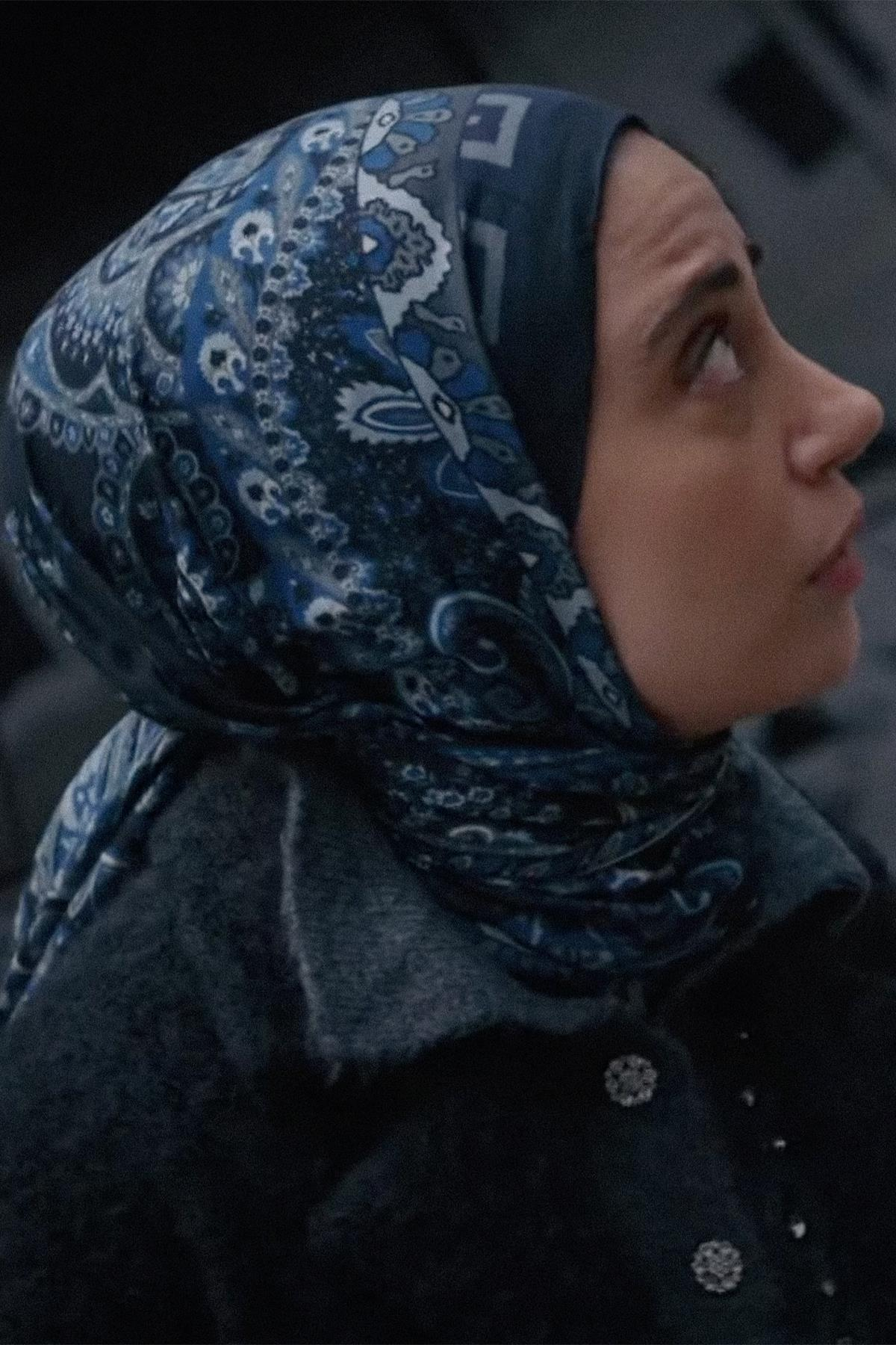 Kızılcık Şerbeti Nursema'nın Tercihi Breeze Lacivert Early İpek Şal