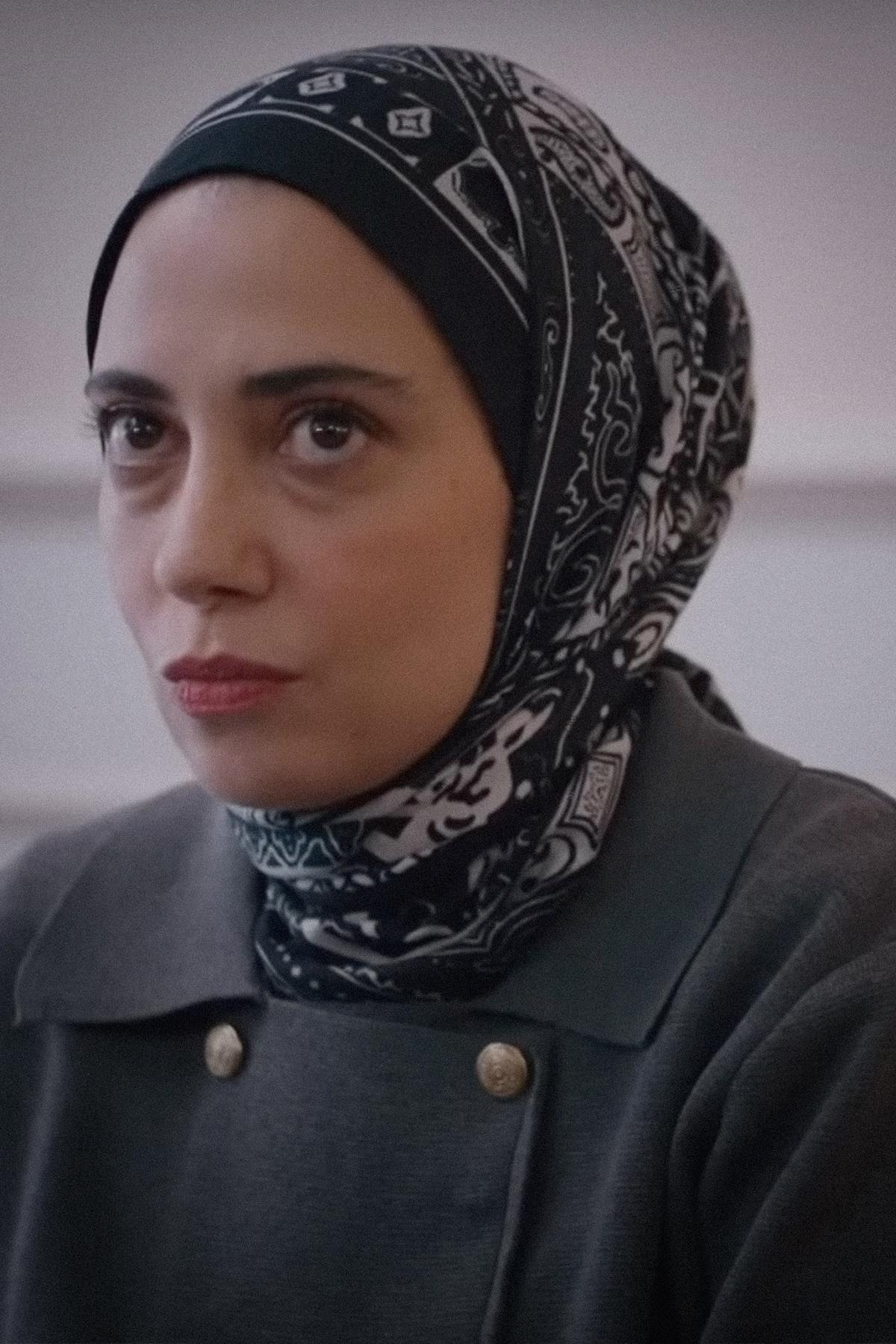 Kızılcık Şerbeti Nursema'nın Tercihi Deep Siyah Early İpek Şal