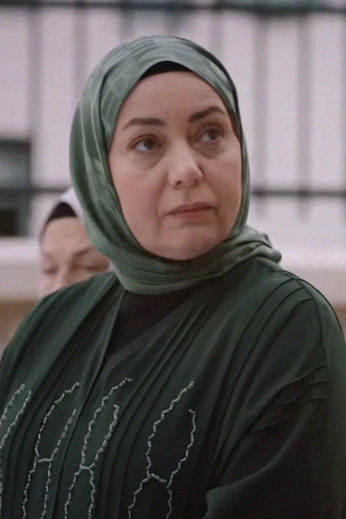 Kızılcık Şerbeti Pembe'nin Tercihi Yazı Desen Jakar İtalyan İpekli Şal Orman Yeşili