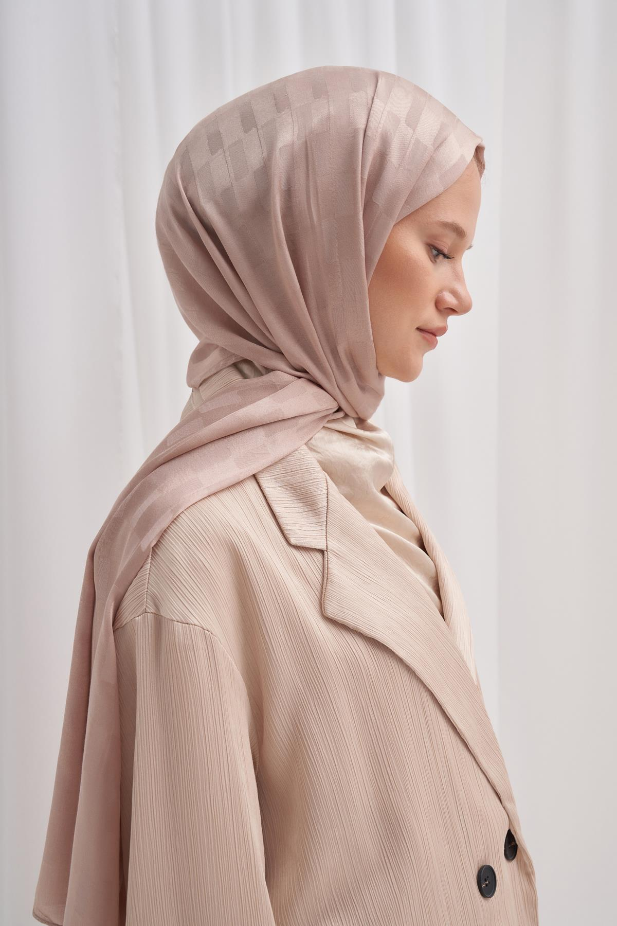 Küpçizgi Jakar İtalyan İpekli Şal Krem