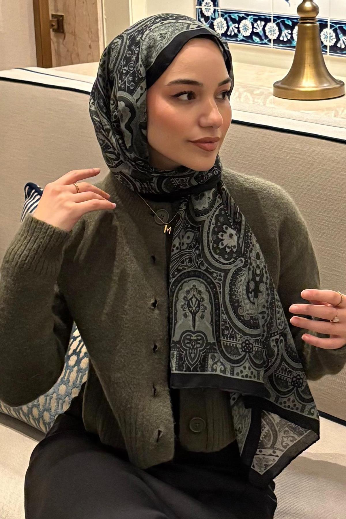 Mihriban Karaman'ın Tercihi Saphire Soft Yeşil Early İpek Şal