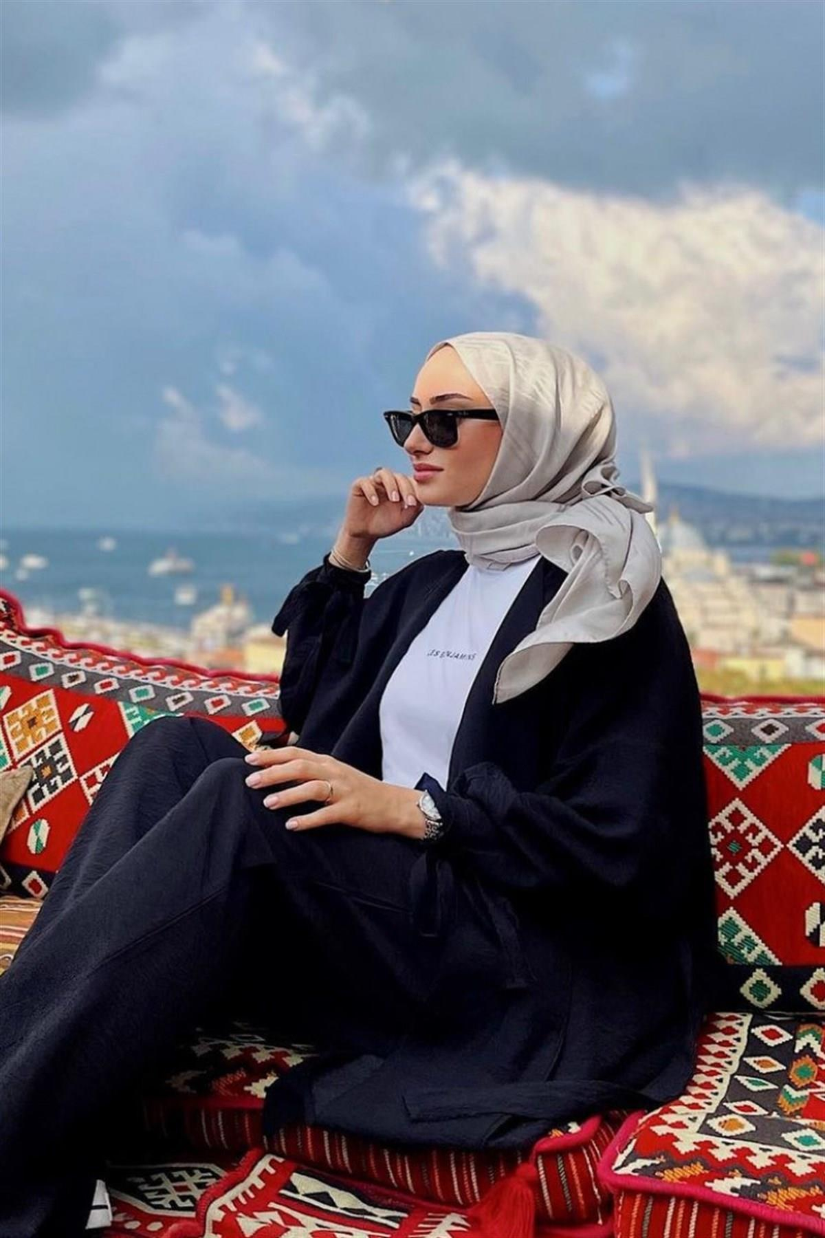 Nilsu'nun Tercihi Simetrik Jakar  İtalyan İpekli Şal Gümüş