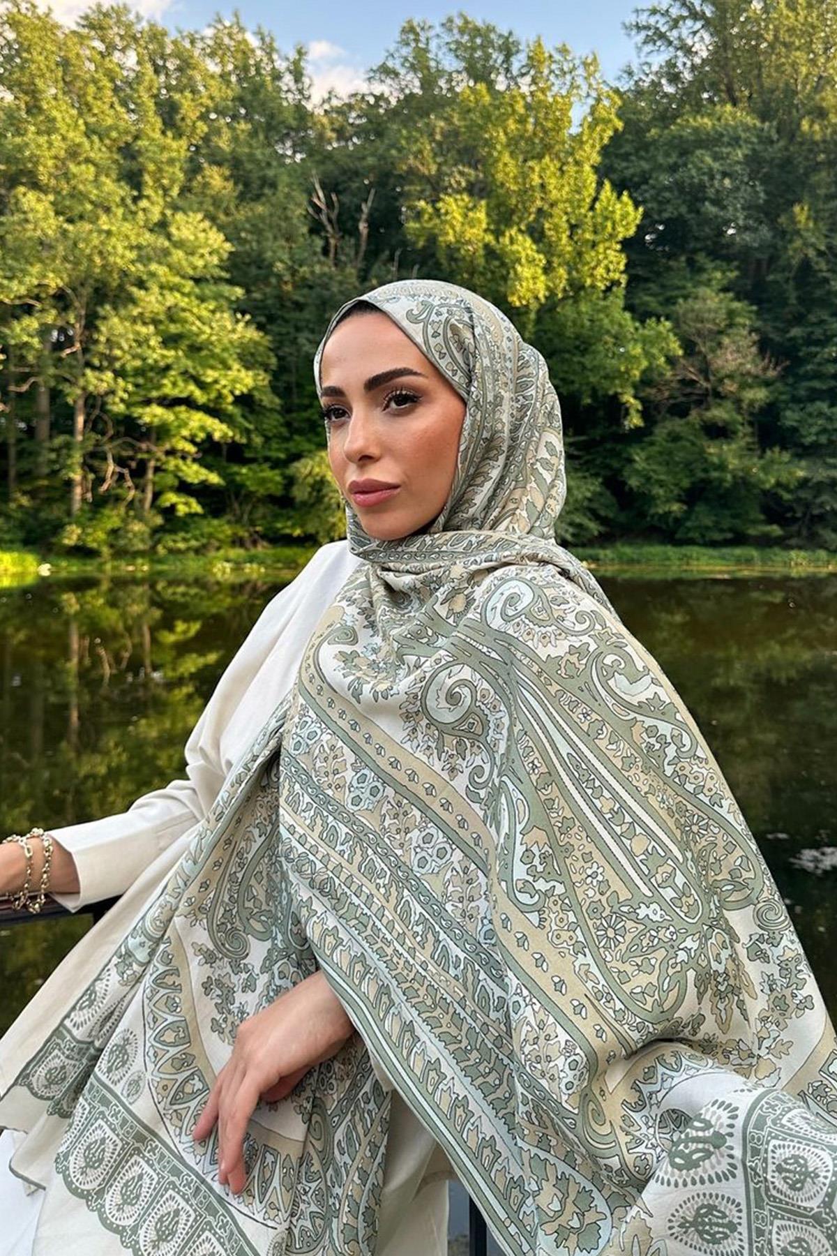 Rabia Yazıcı'nın Tercihi Bliss Zeytin Yeşili Comfy İpek Şal