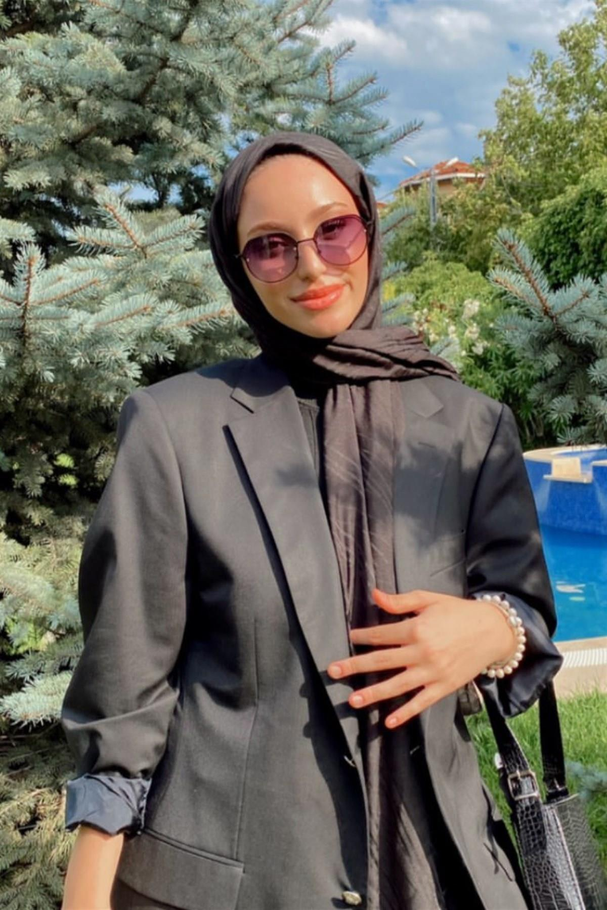 Rümeysa'nın Tercihi Simetrik Jakar  İtalyan İpekli Şal Siyah