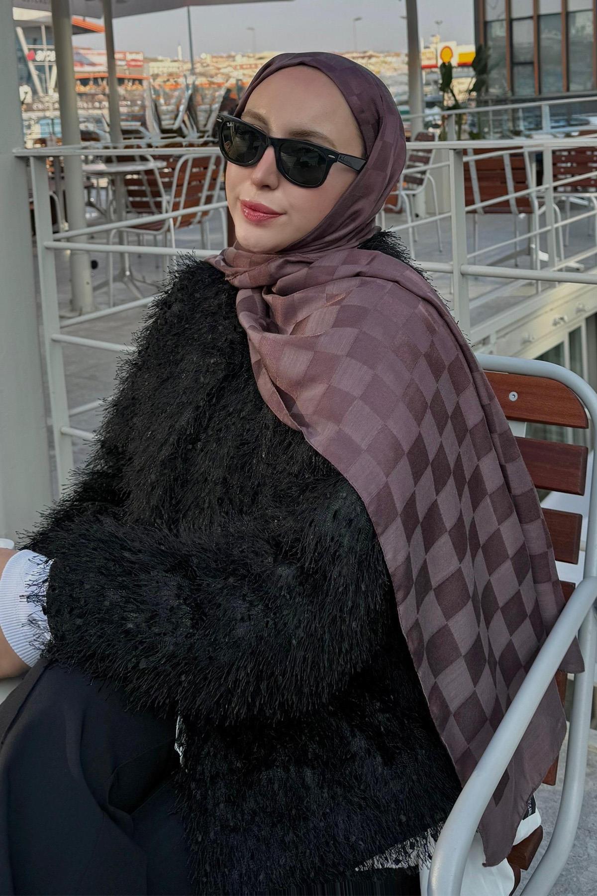 Sibel Parça'nın Tercihi Dama Jakar İtalyan İpekli Şal Koyu Gül Kurusu