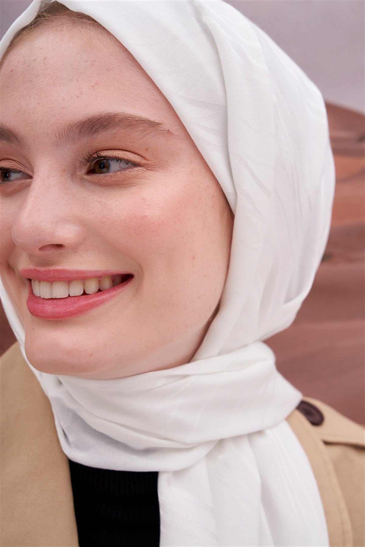 Simetrik Jakar  İtalyan İpekli Şal Ekru