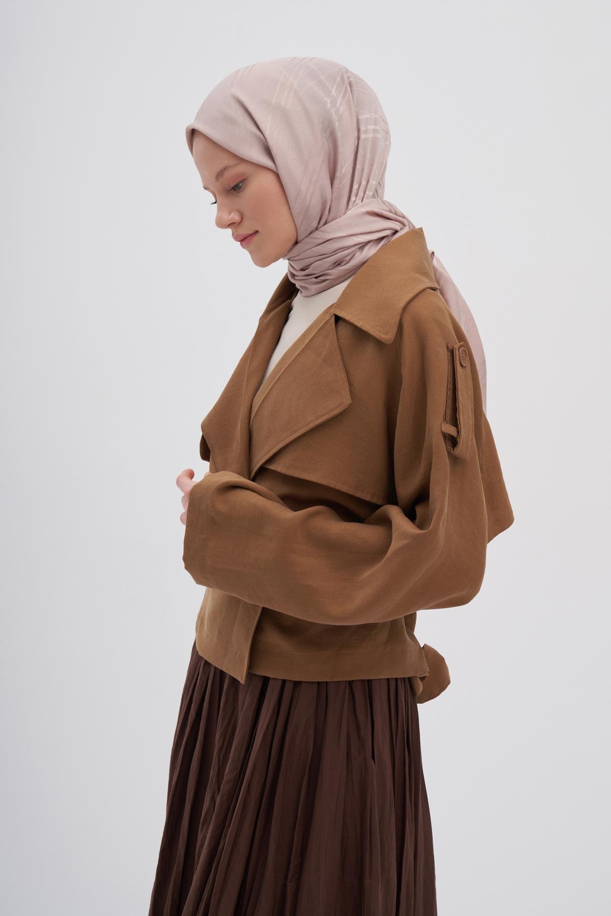 Simetrik Jakar İtalyan İpekli Şal Krem