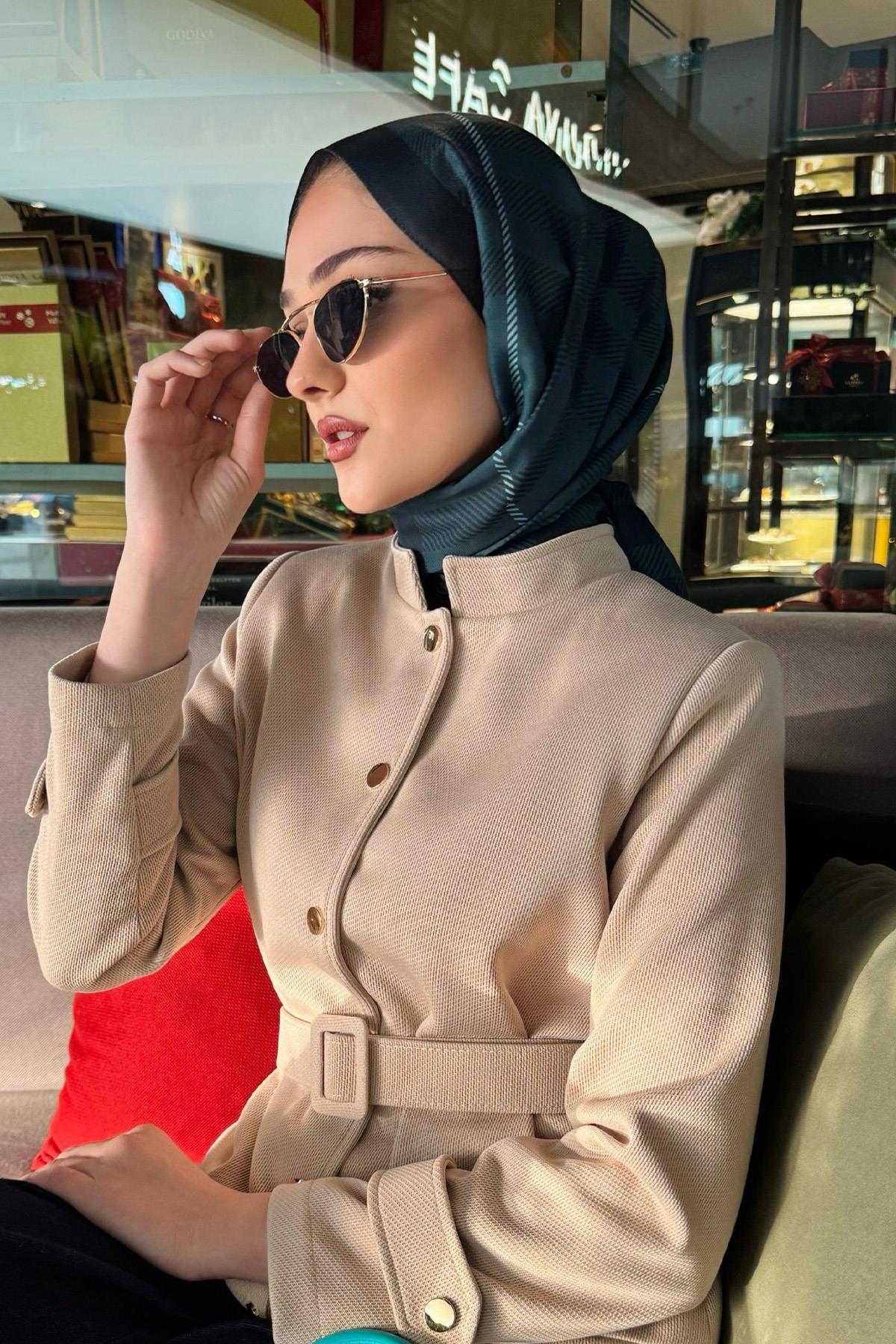 Zehranur Ateştepe'nin Tercihi Echo Pamuk Şal Cuadros Dark Yeşil