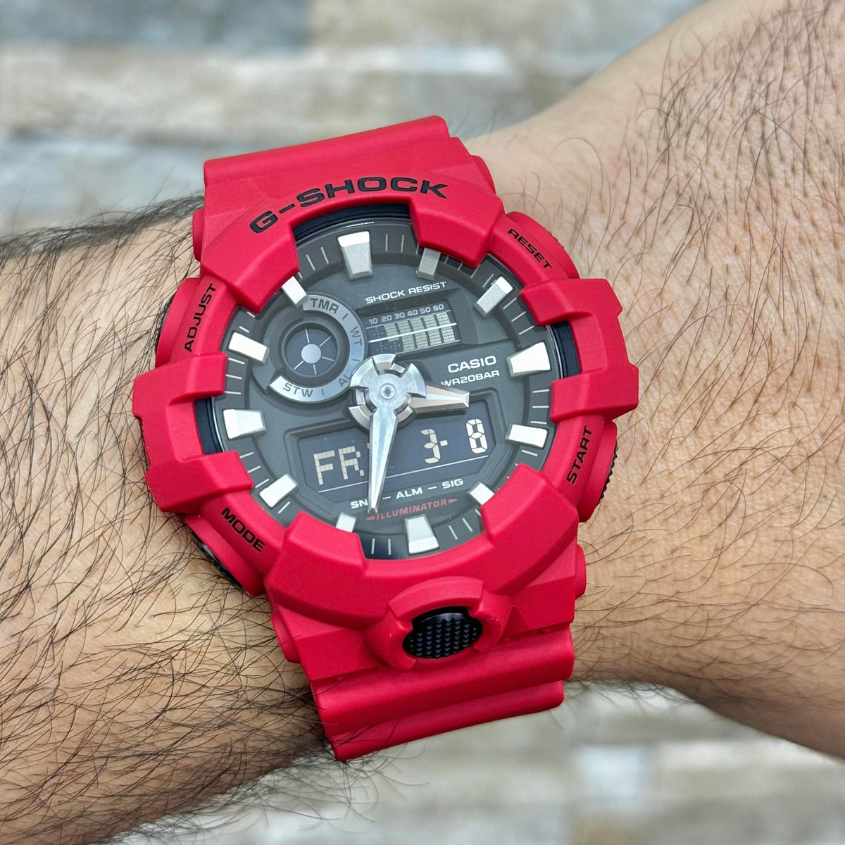 Casio G-SHOCK GA-700-4ADR Kol Saati