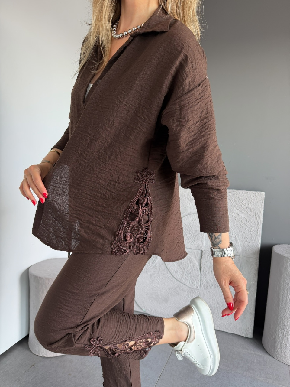 Acı Kahve Dantelli Krinkıl Gömlek Pantolon Takım