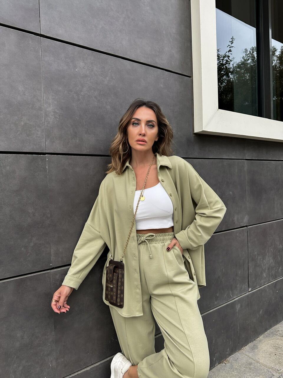 Açık Yeşil Gömlekli Modal Takım