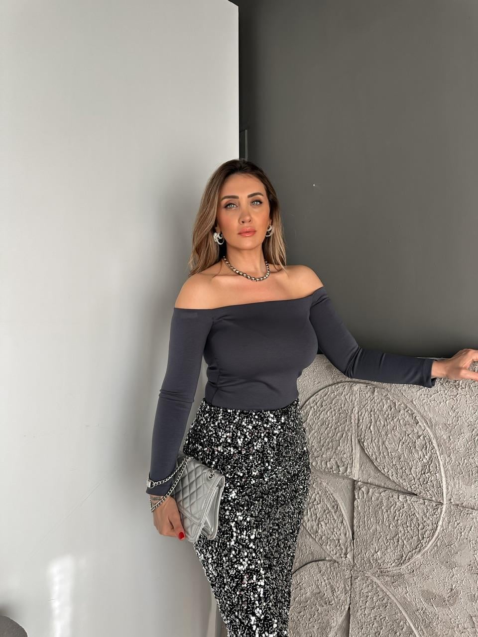 Antrasit Madonna Yaka Likralı Bluz
