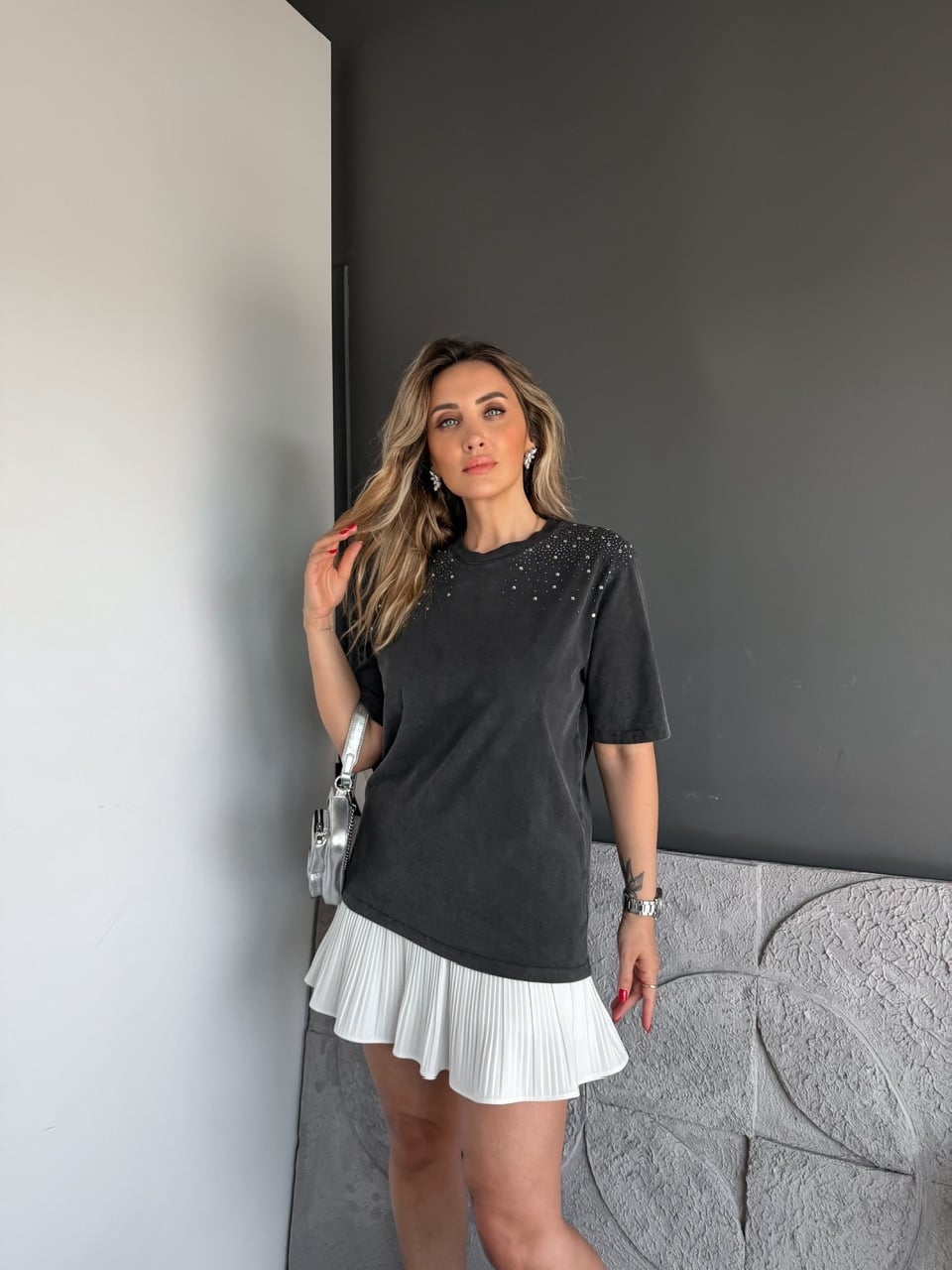 Antrasit Yıkamalı Omuzları Taşlı Tshirt