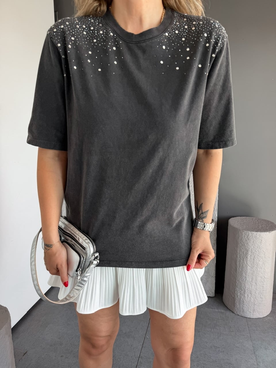 Antrasit Yıkamalı Omuzları Taşlı Tshirt