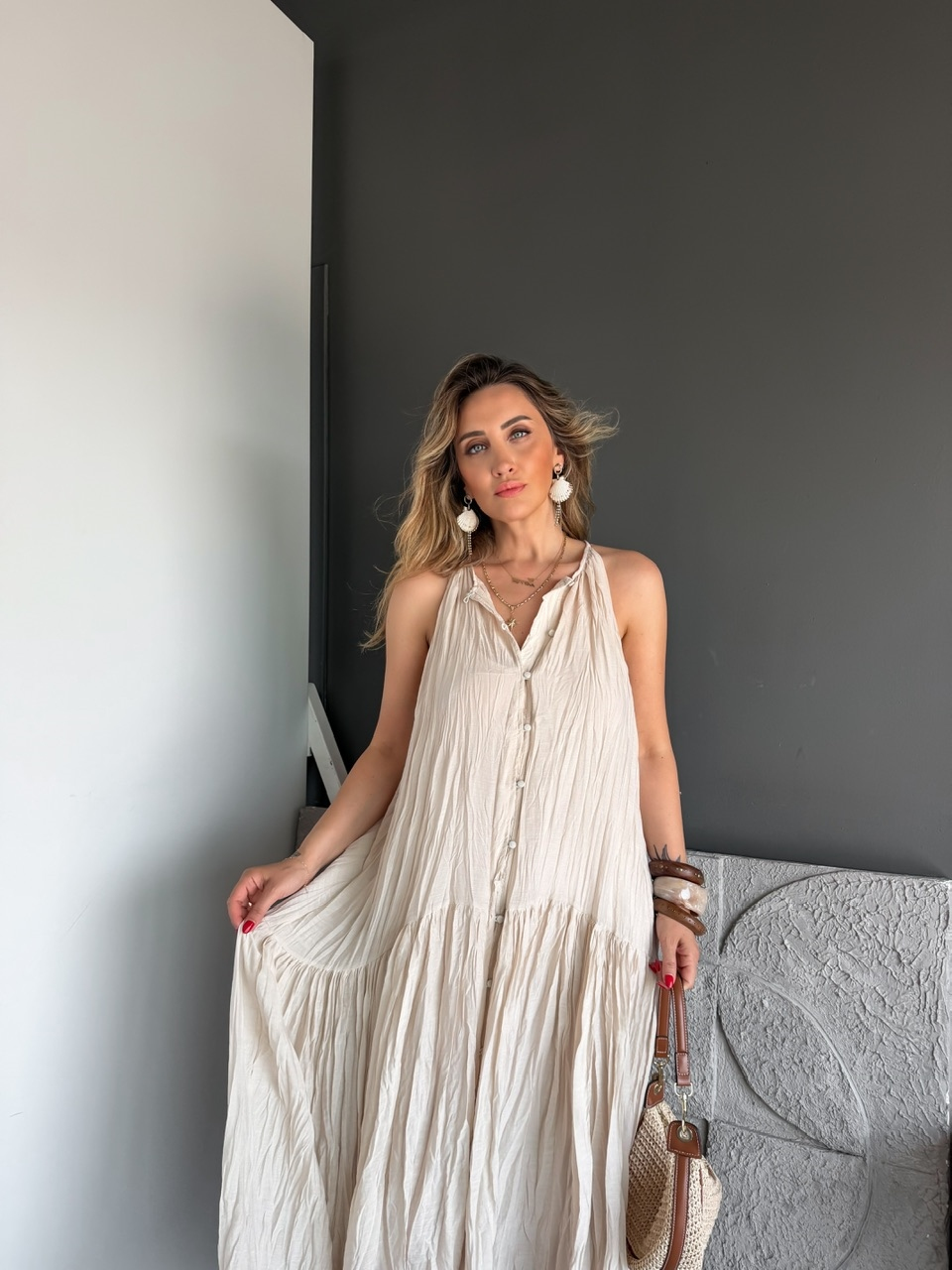 Bej Buruşuk Kumaş Halter Yaka Elbise