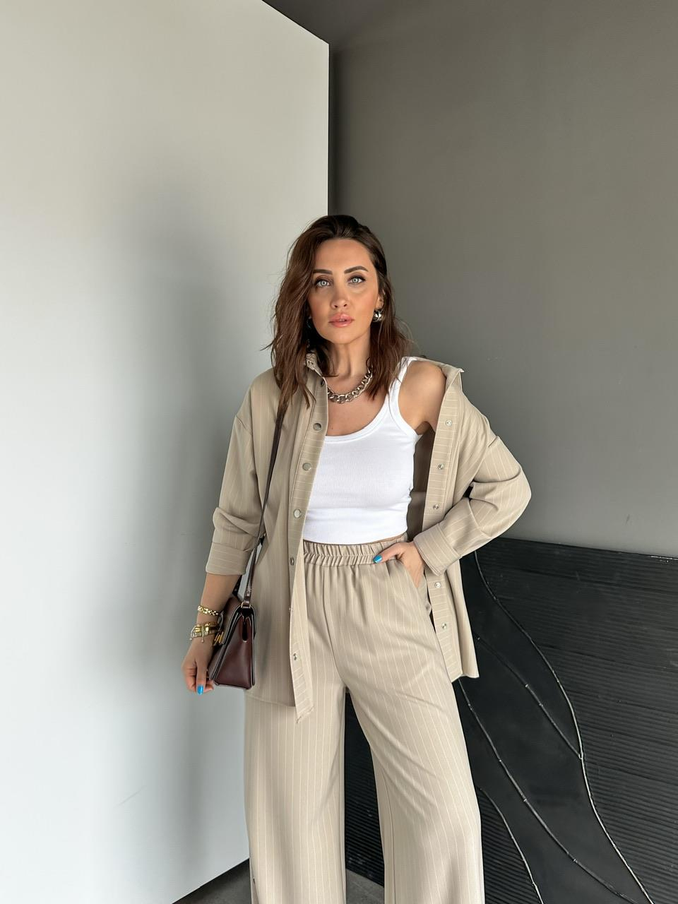 Bej Çizgili Pantolonu Çıtçıtlı Takım