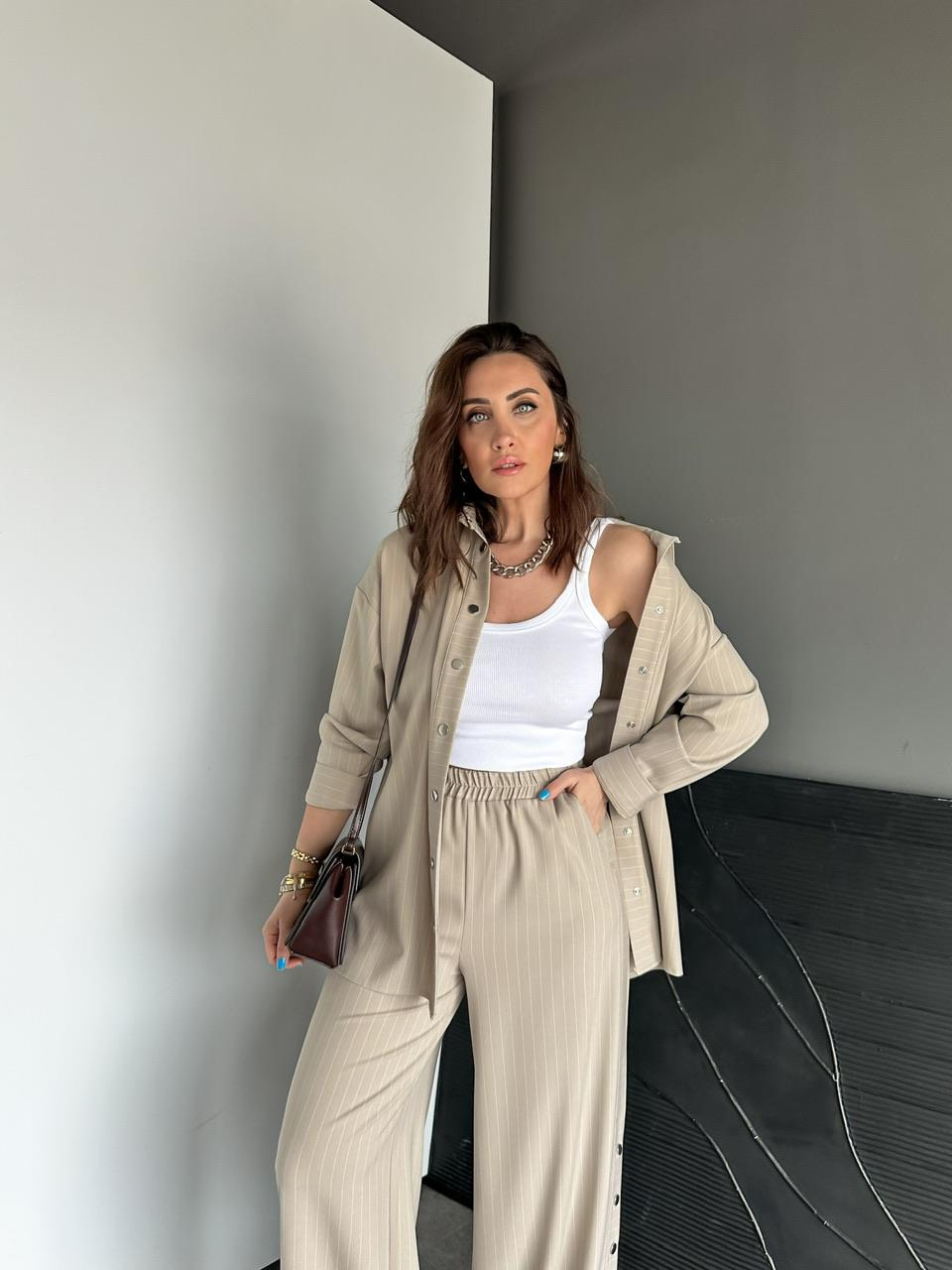 Bej Çizgili Pantolonu Çıtçıtlı Takım