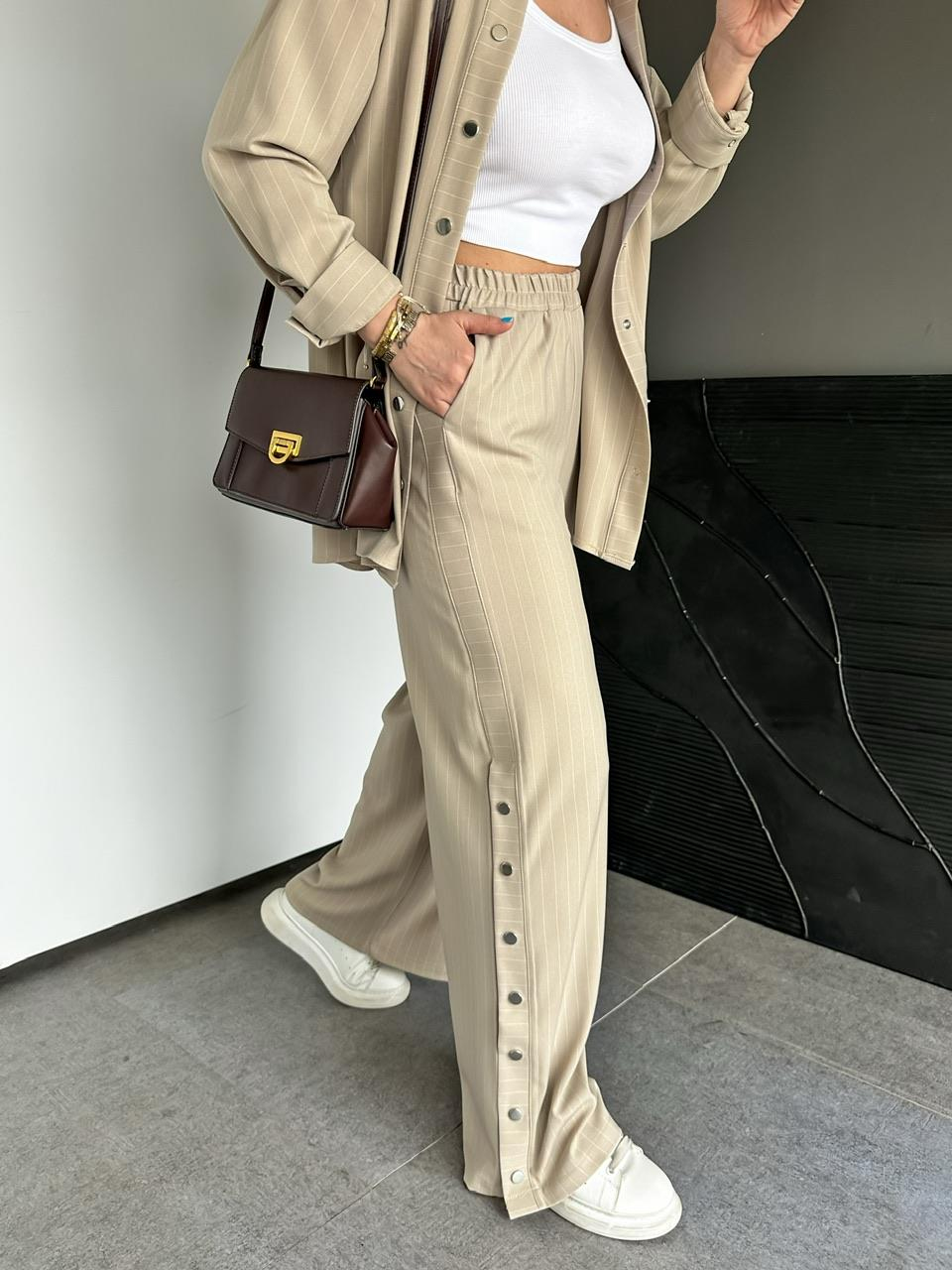 Bej Çizgili Pantolonu Çıtçıtlı Takım
