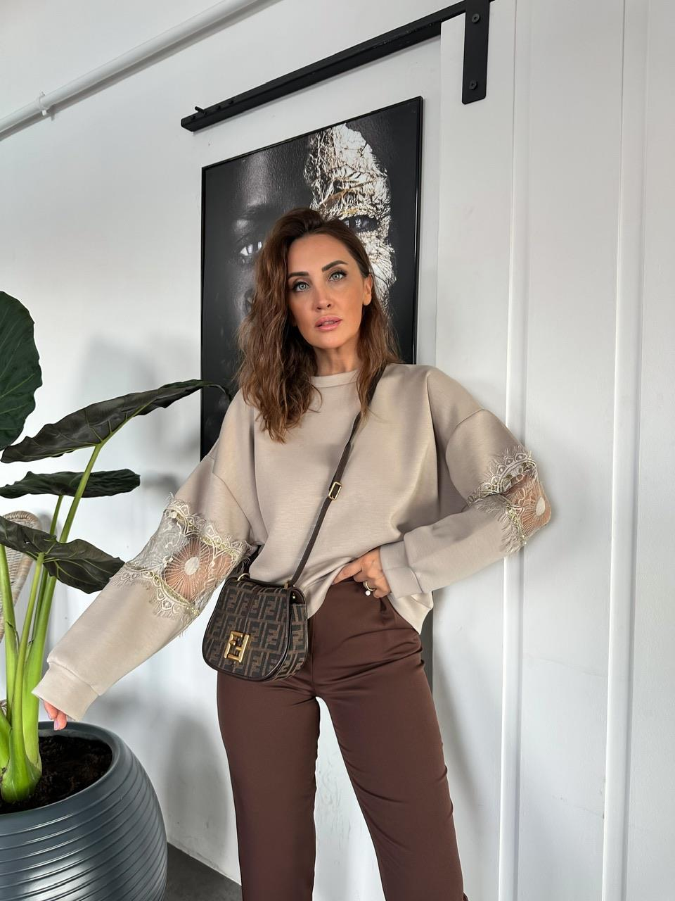 Bej Dantel Detaylı Sweatshirt