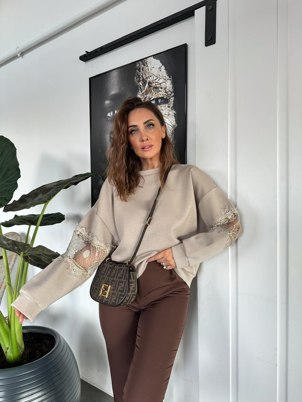 Bej Dantel Detaylı Sweatshirt