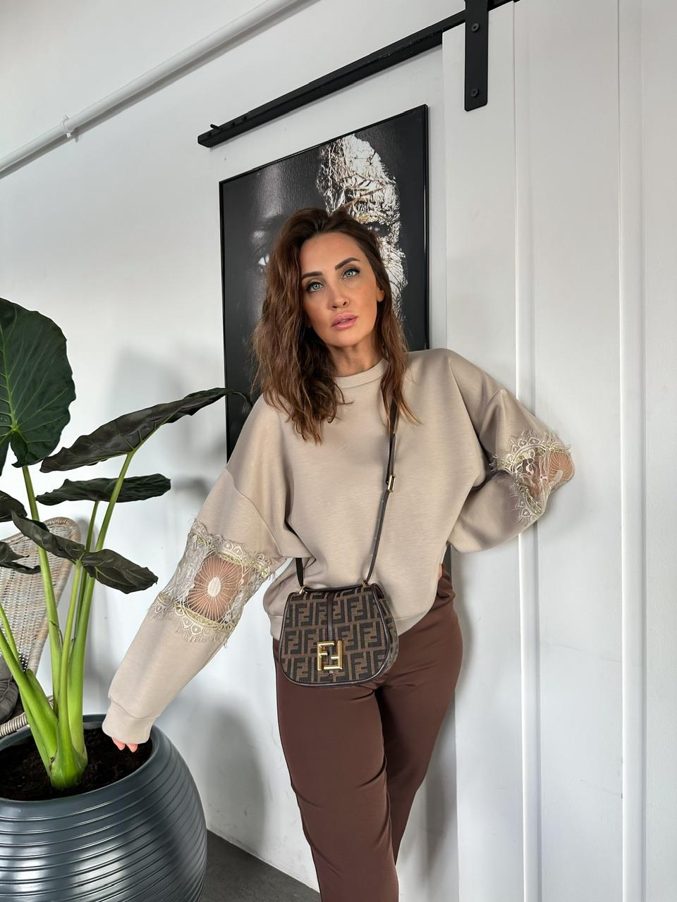 Bej Dantel Detaylı Sweatshirt