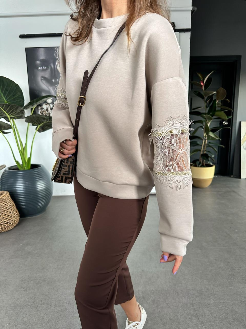Bej Dantel Detaylı Sweatshirt