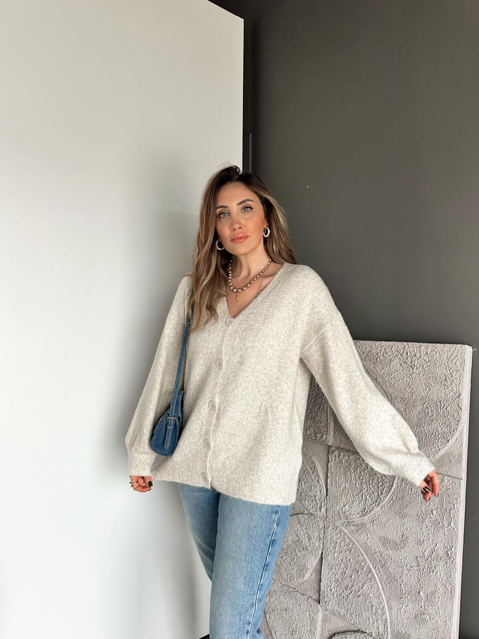 Bej Kelebek İşlemeli Salaş Hırka