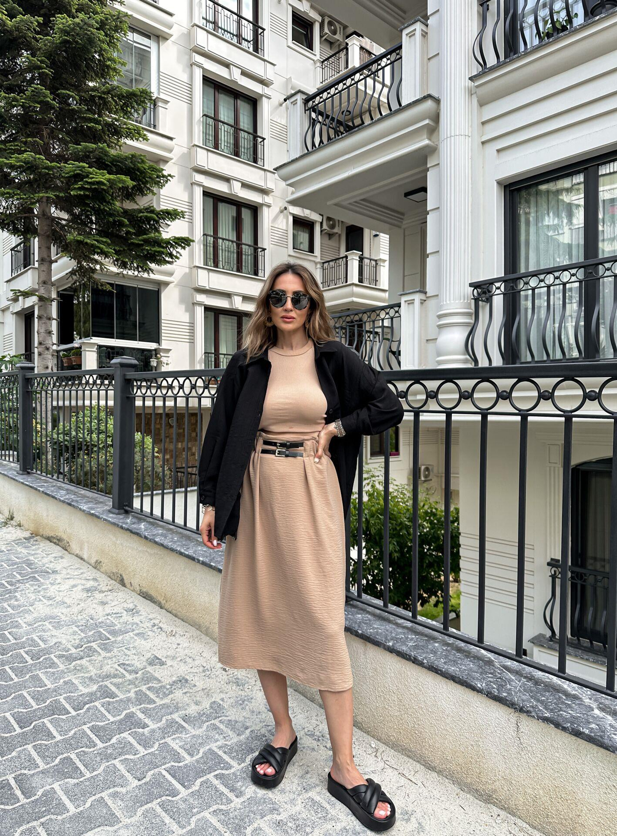 Bej Kemer Aksesuarlı Etek