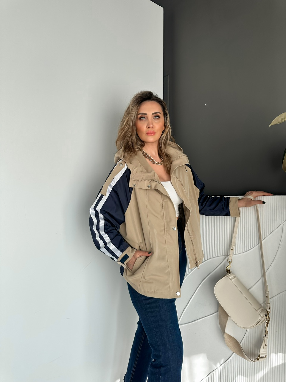 Bej Kolları Şeritli Kapşonlu Trençkot