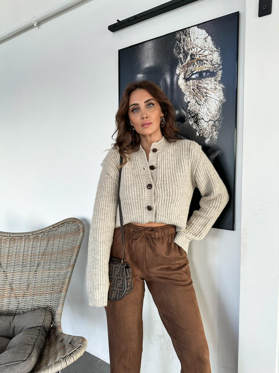 Bej Omuz Detaylı Hırka
