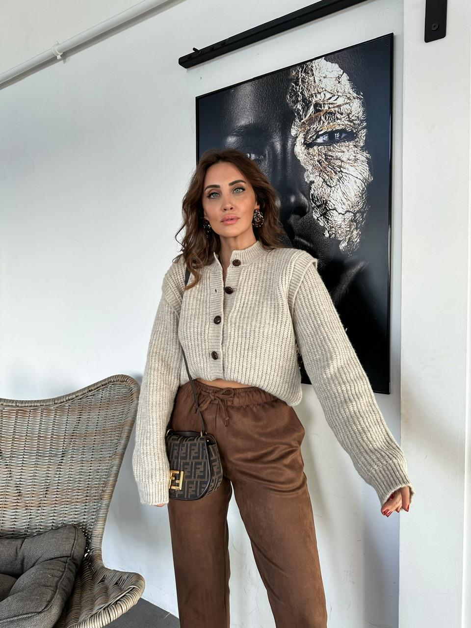 Bej Omuz Detaylı Hırka