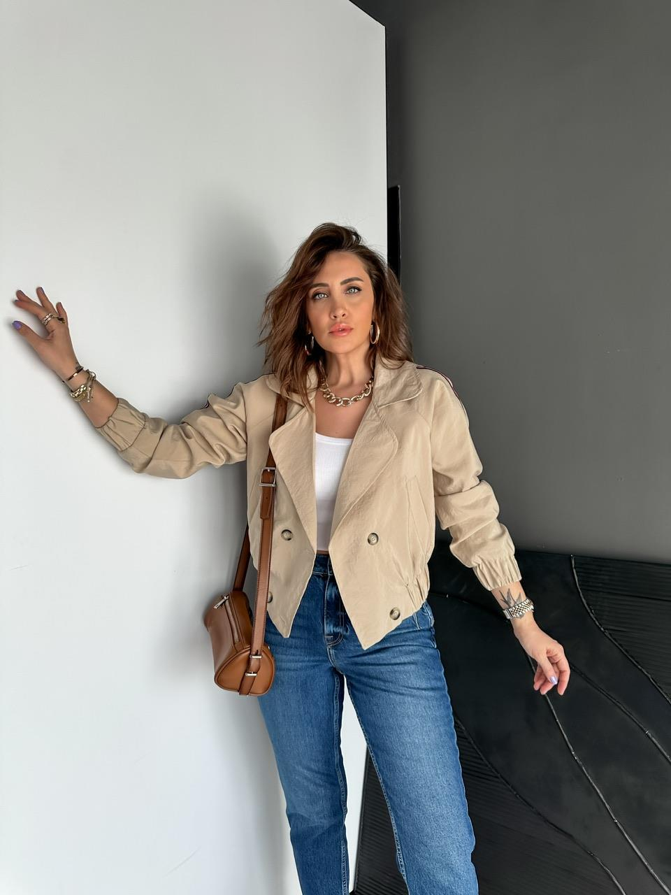 Bej Şerit Detaylı Kruvaze Ceket