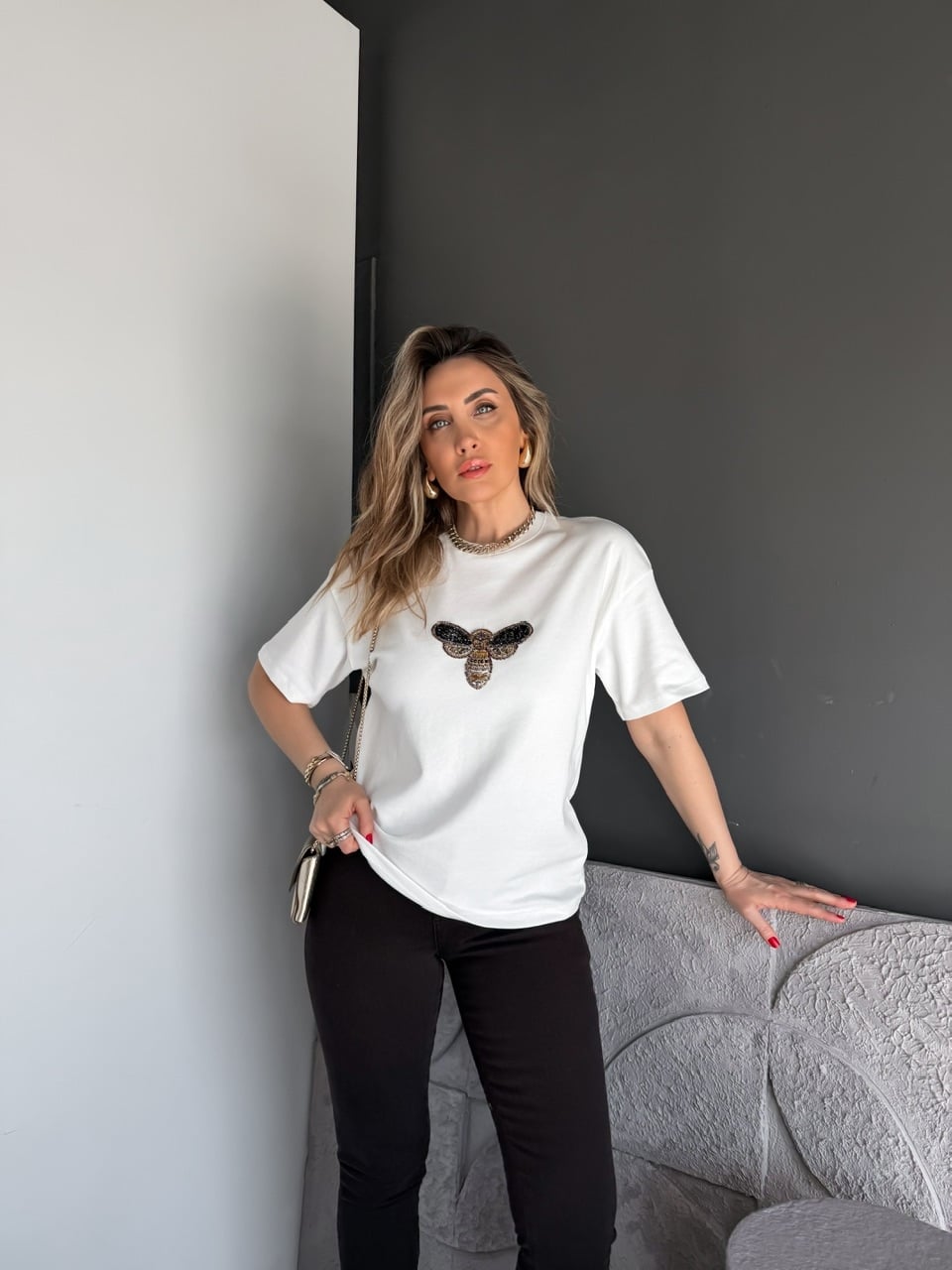 Beyaz Arı İşlemeli Cotton Tshirt