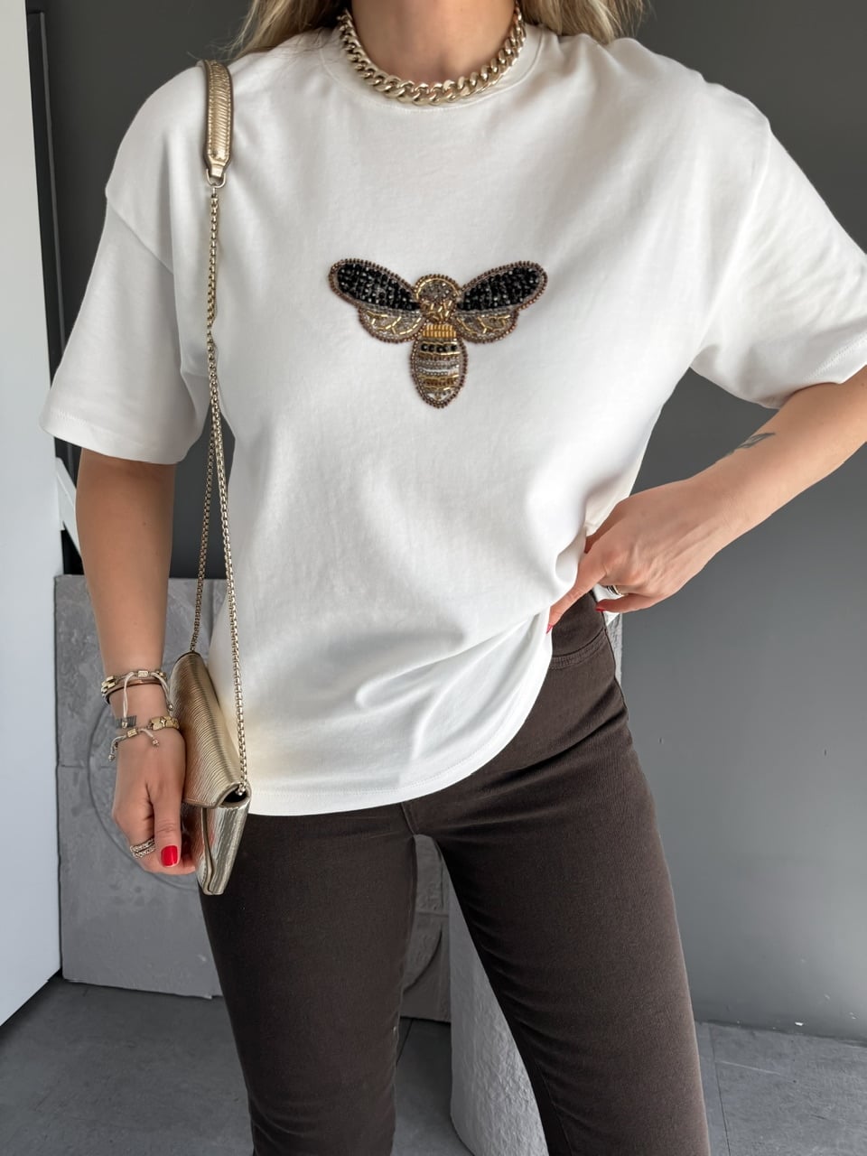 Beyaz Arı İşlemeli Cotton Tshirt