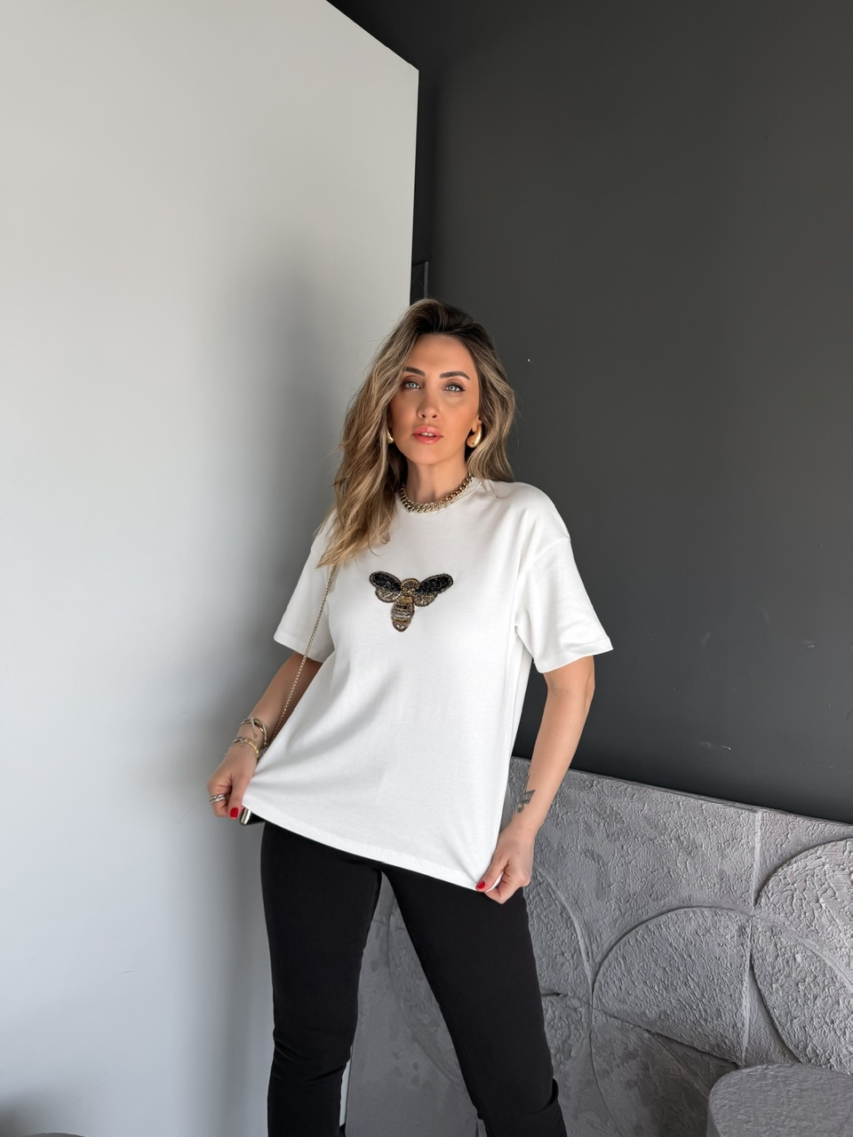 Beyaz Arı İşlemeli Cotton Tshirt
