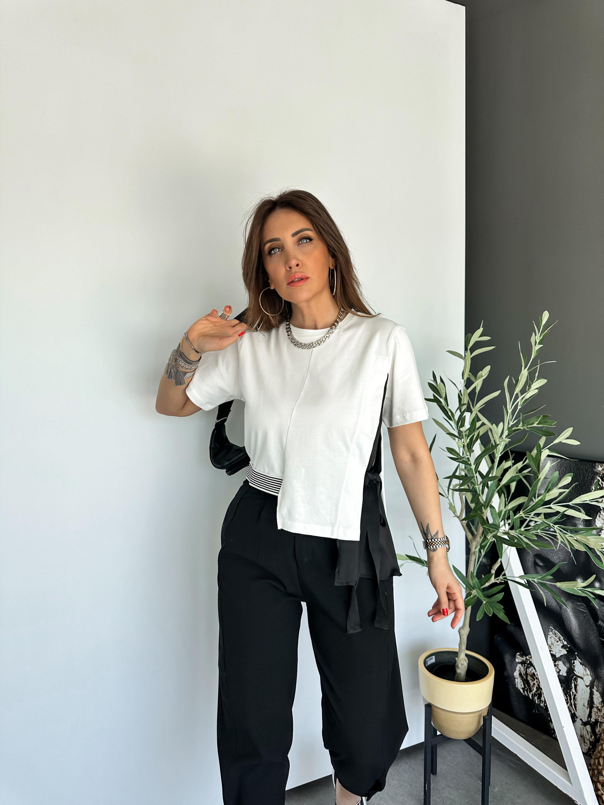 Beyaz Asimetrik Bağlamalı Tshirt 