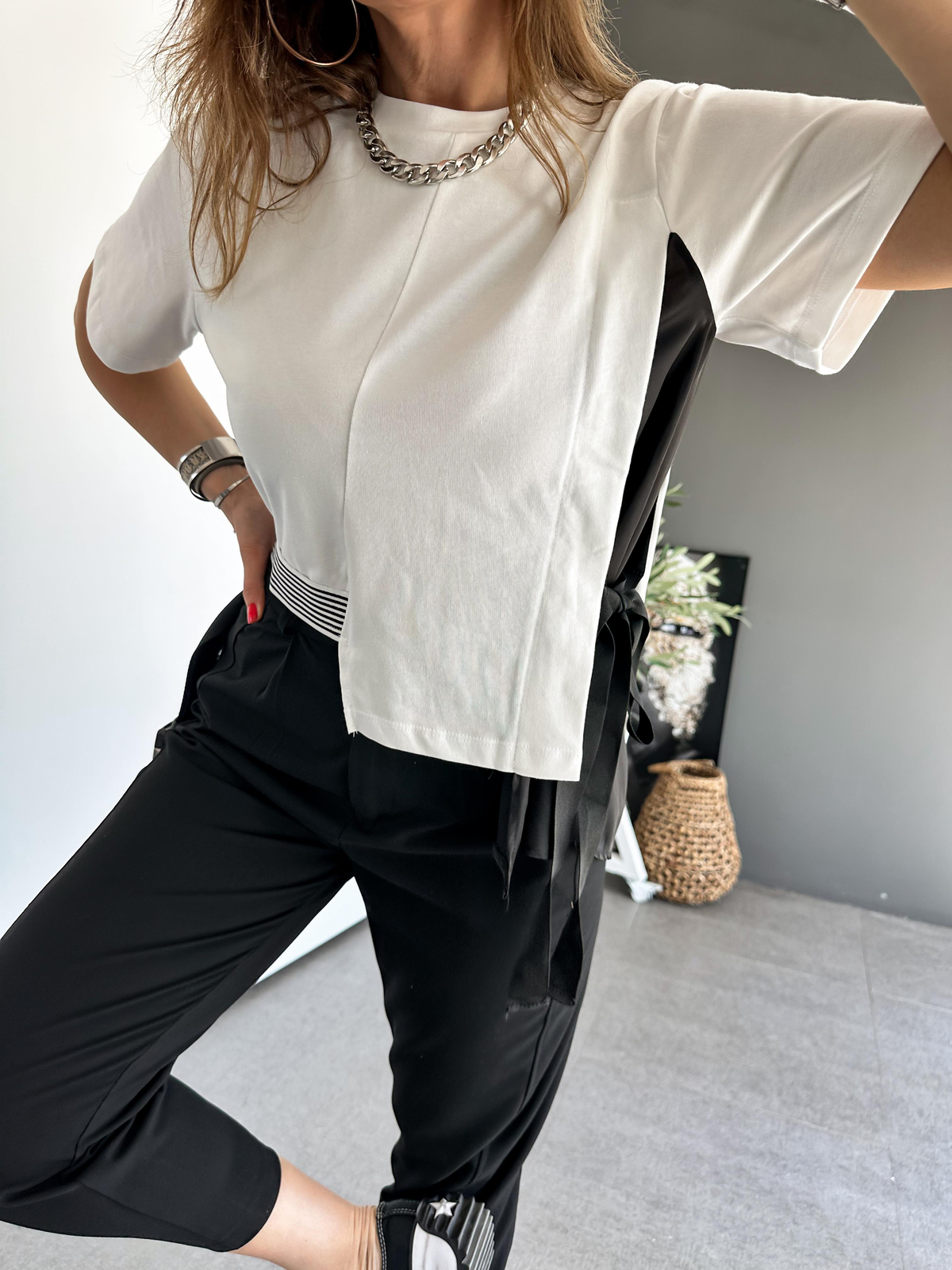 Beyaz Asimetrik Bağlamalı Tshirt 