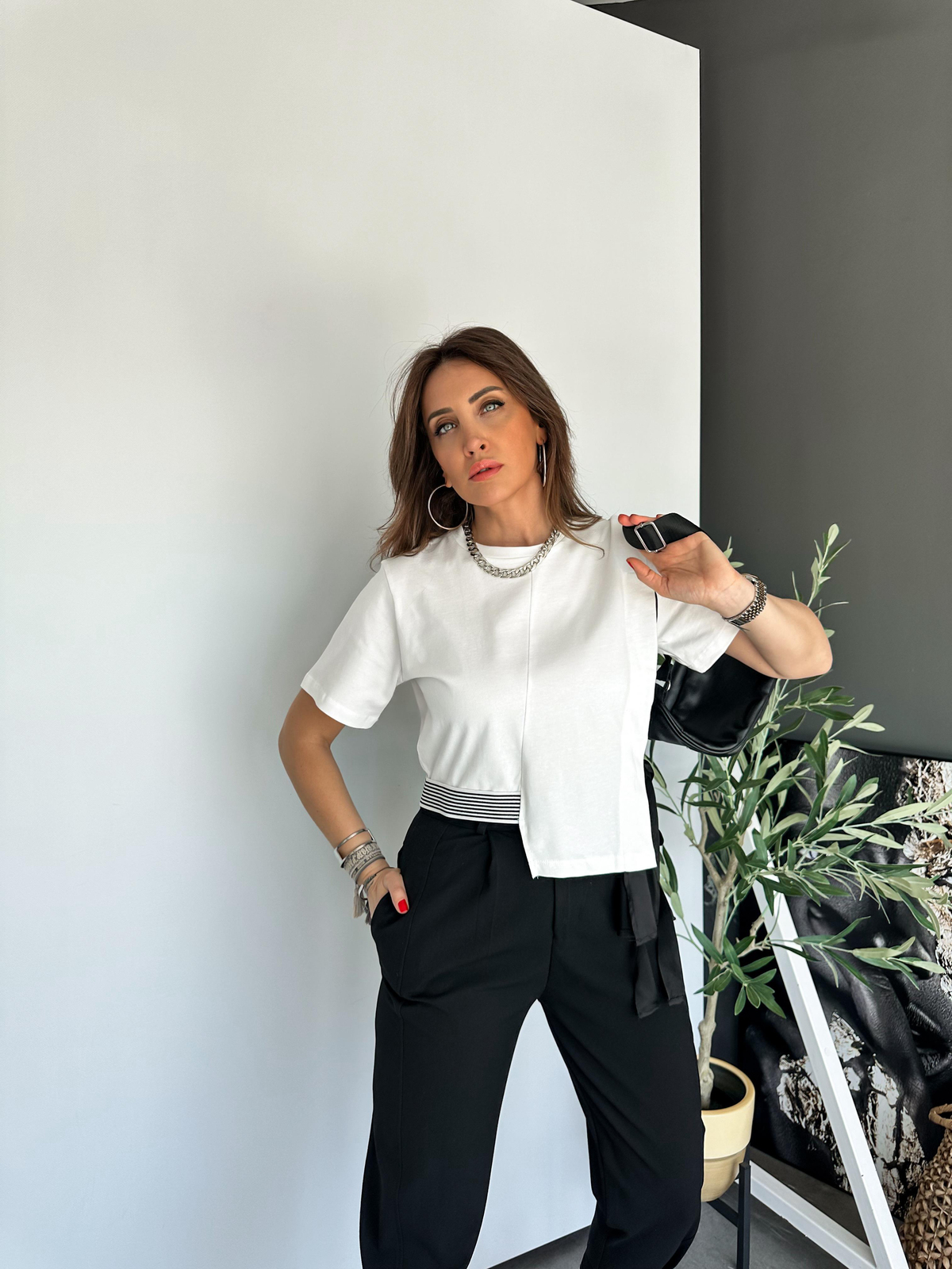 Beyaz Asimetrik Bağlamalı Tshirt 