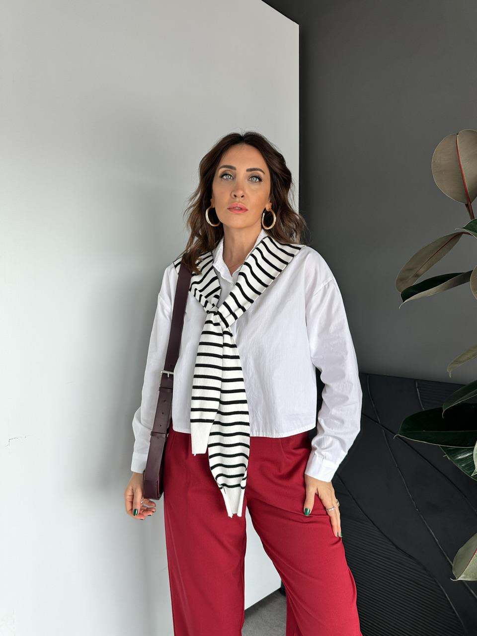 Beyaz Atkı Detaylı Gömlek