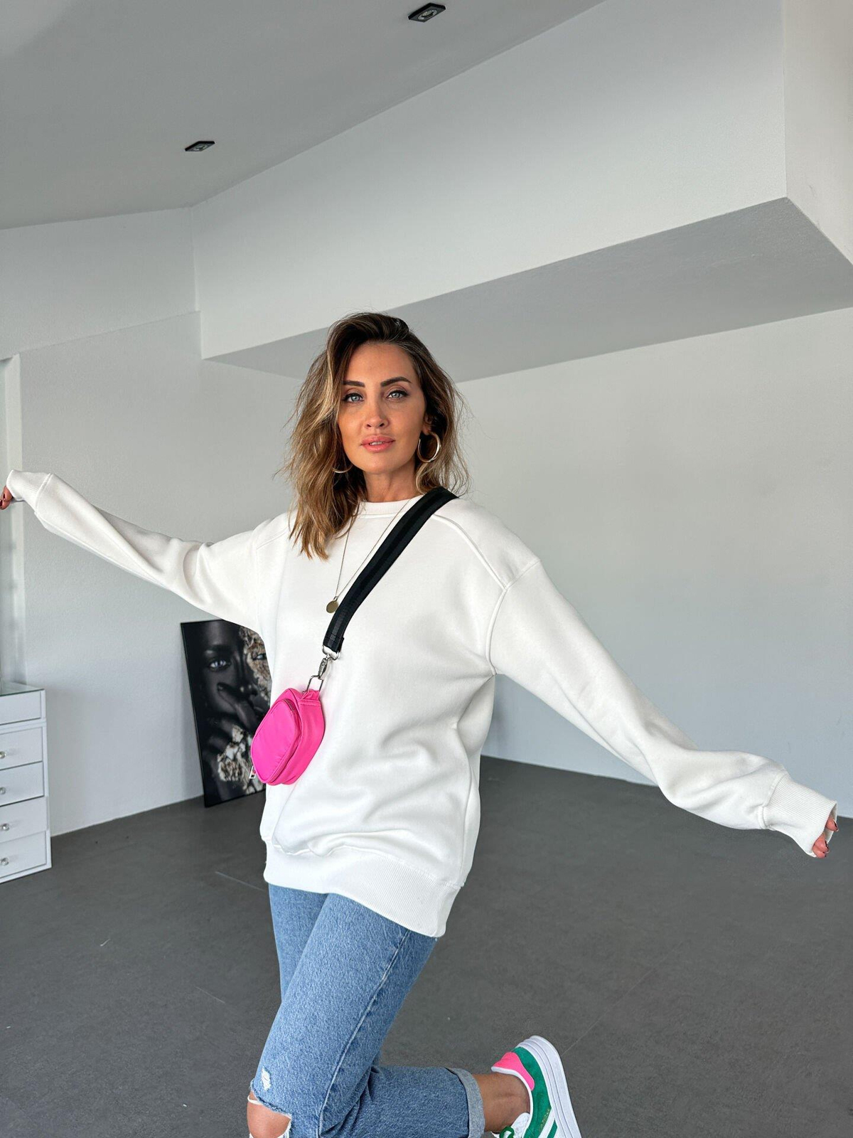 Beyaz Basic Bisiklet Yaka Sweatshirt