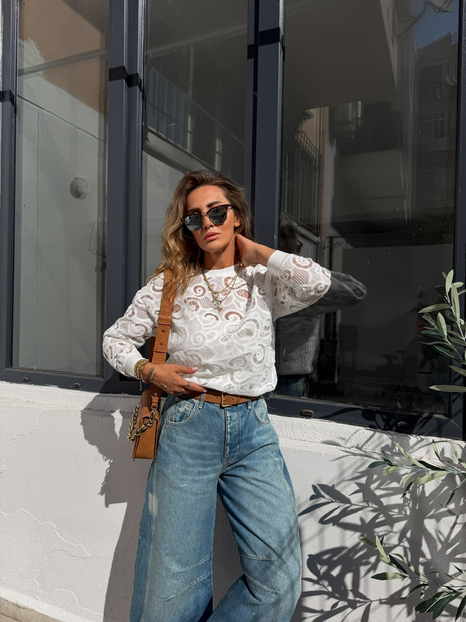 Beyaz Bisiklet Yaka Dantelli Sweatshirt