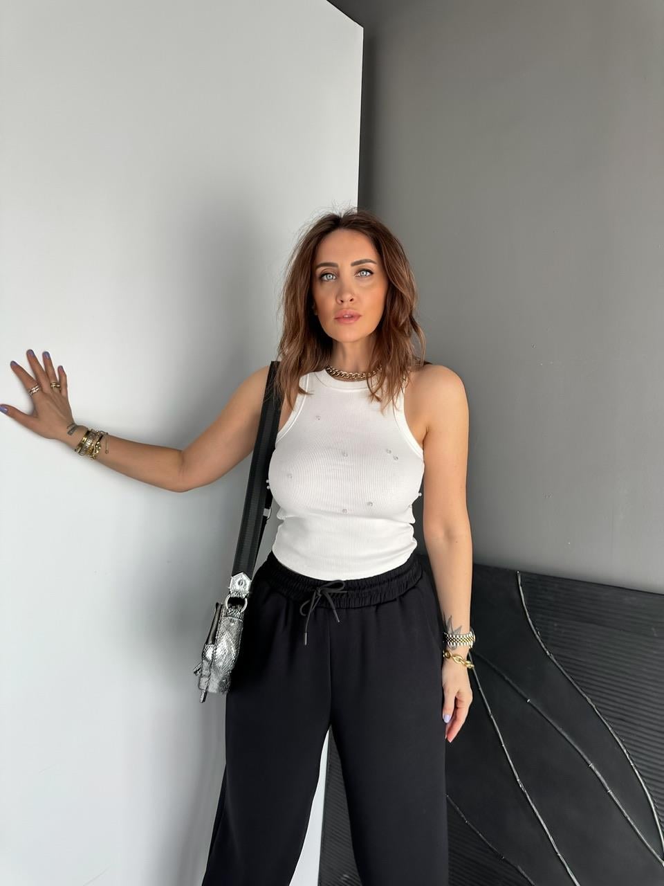 Beyaz Boncuklu Halter Yaka Crop