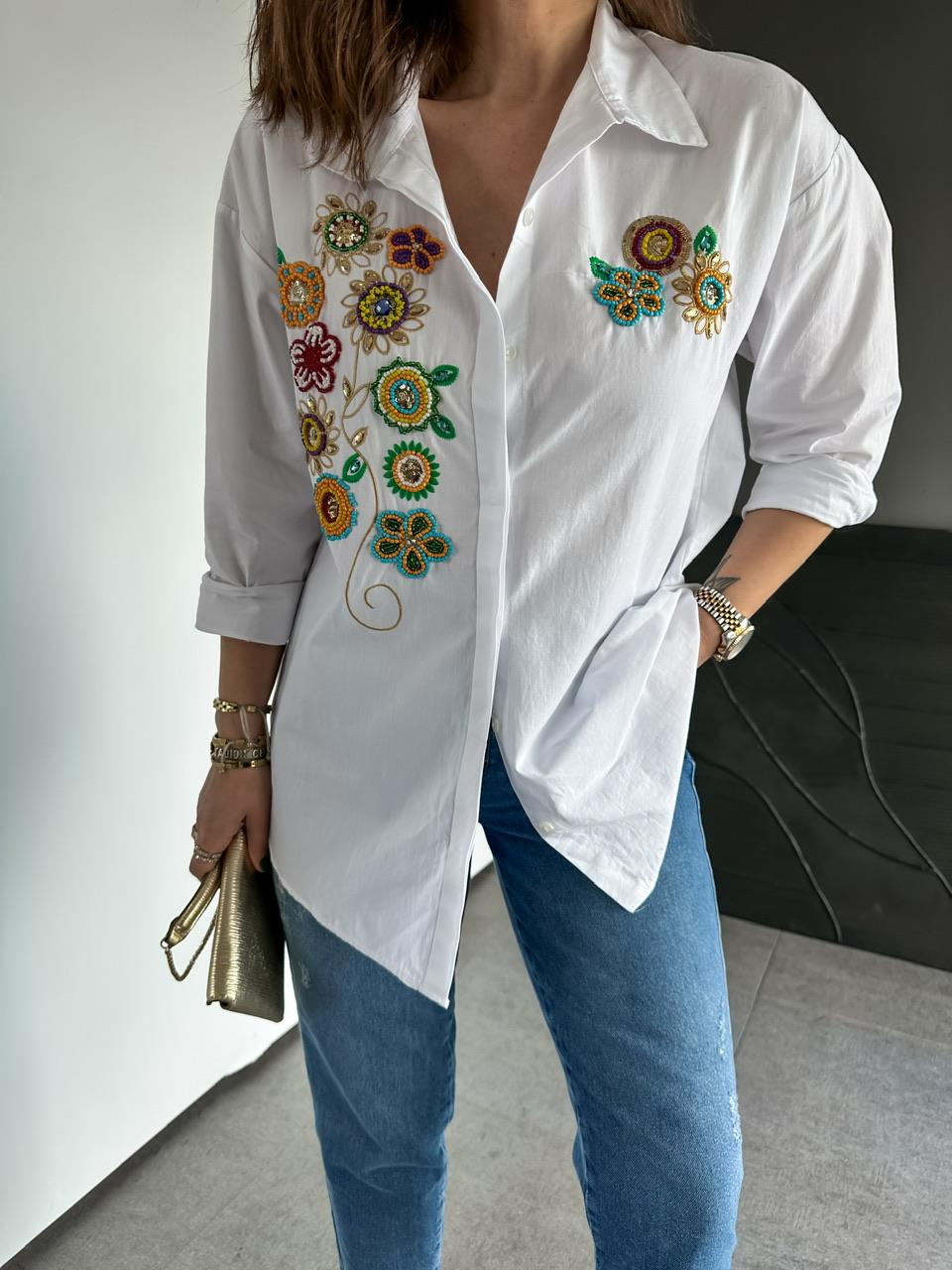 Beyaz Çiçekli İşlemeli Poplin Gömlek