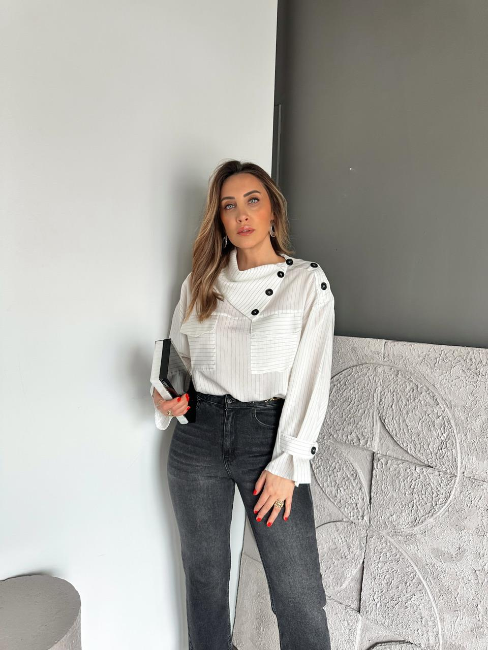 Beyaz Çizgili Düğmeli Tasarım Gömlek